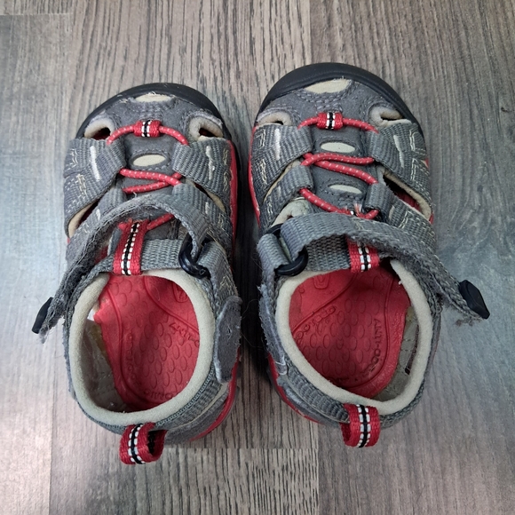 Keen Toddler Size 4 Red And Grey Sandals Hiking Closed Toe - Picture 5 of 7